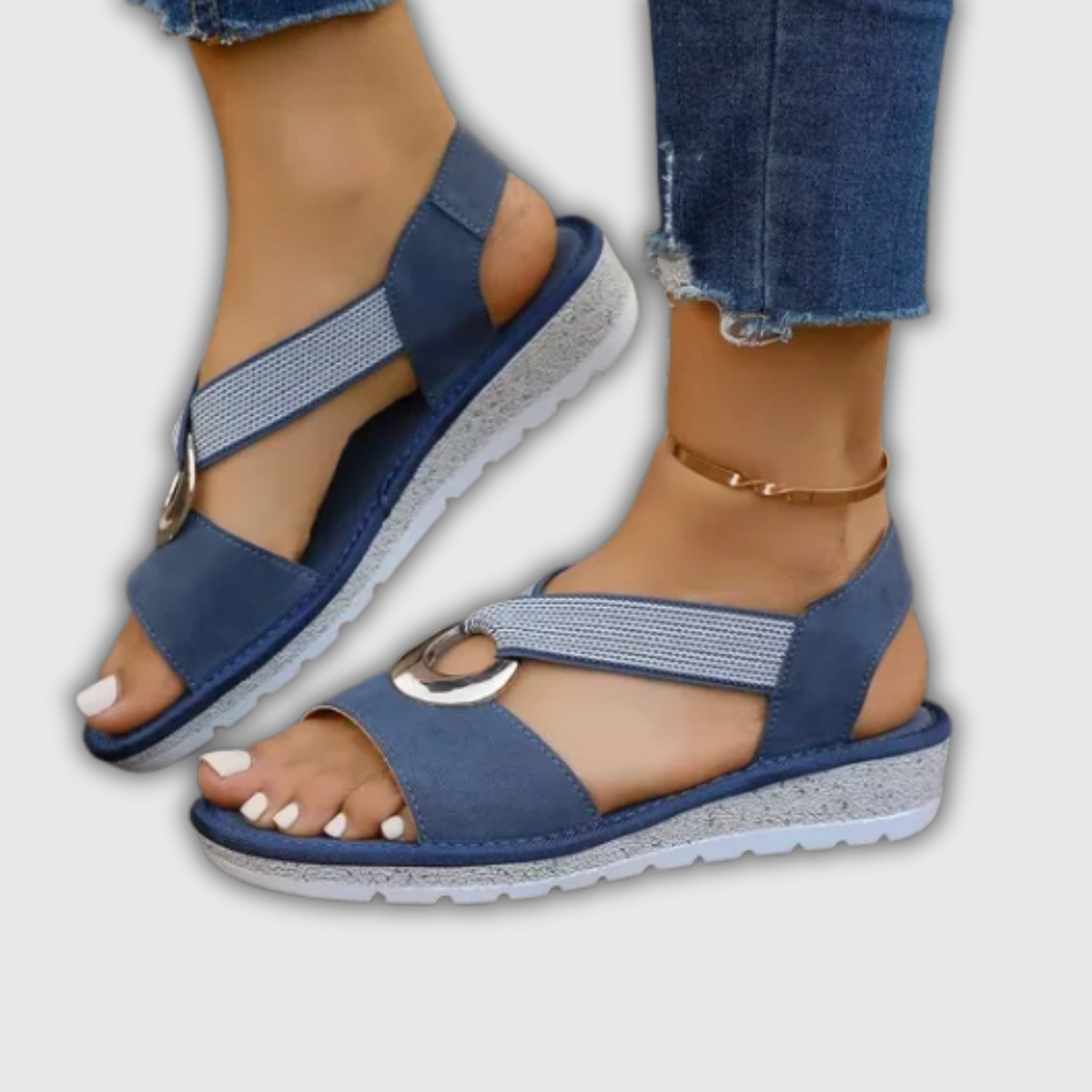 Kustsandalen mit Schmuckring, blaue Riemen und silberne Mesh-Bänder auf Sohle