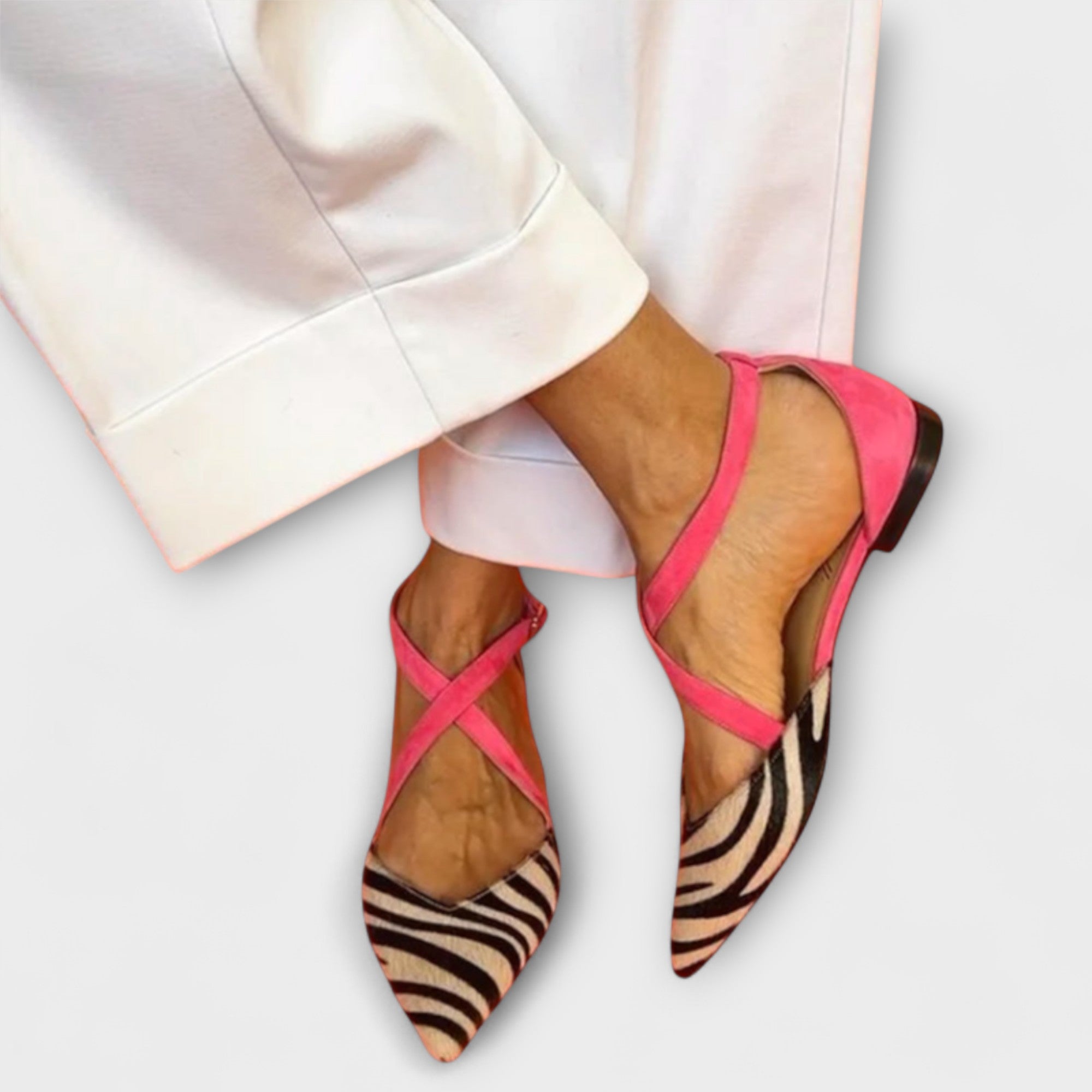 Riemchensandalen mit spitzen Zehen, pinke Riemen und Zebra-Muster (Schwarz/Pink)