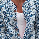 Andrea | Blumen-Cardigan mit Holzknöpfen" could be rewritten as "Andrea | Floral Cardigan with Wooden Buttons.