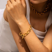 Johanna – Elegantes Goldarmband mit charmanten Akzenten