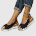 Espadrille-Wedgesandalen mit Riemchen in Dunkelblau, seitlicher Blick, geflochtener Keil