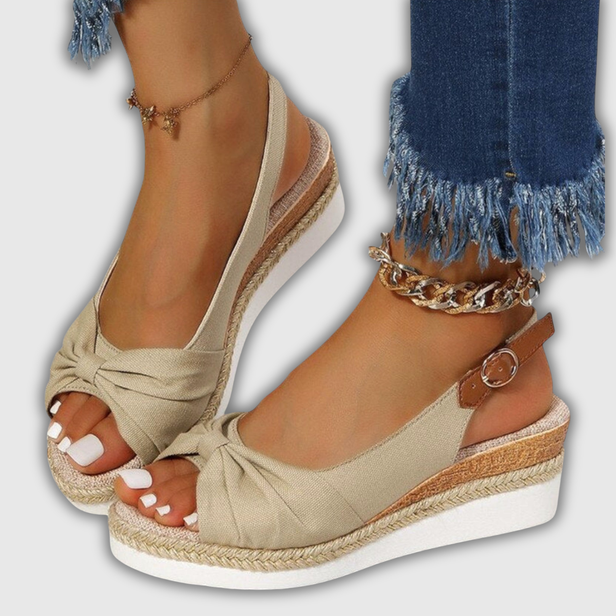 Espadrille-Wedgesandalen mit Riemchen in Beige, Knotenriemen und geflochtener Wedge