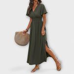 Dunkelgrünes Boho-Maxikleid mit V-Ausschnitt, kurzem Ärmel und geraffter Taille