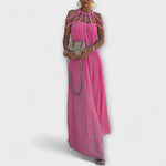Rosa Maxikleid mit Drapierungen und Zopfträgern am Ausschnitt