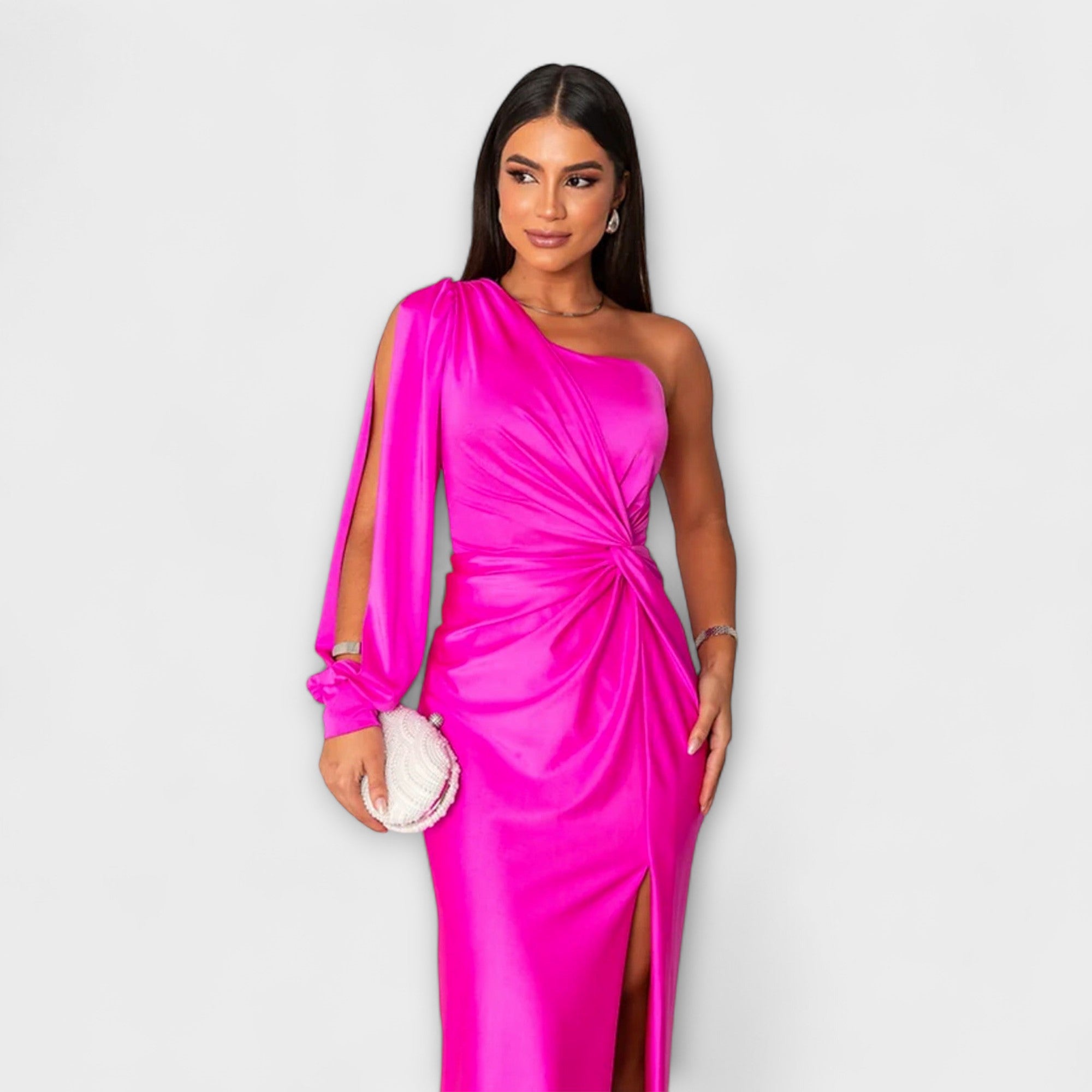 Figurbetontes Satin-Kleid in fuchsia mit einarmiger Schulter, Knoten vorne und hohem Schlitz