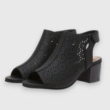 Schwarze Sandalen mit Lochmuster, offenen Zehen und Blockabsatz