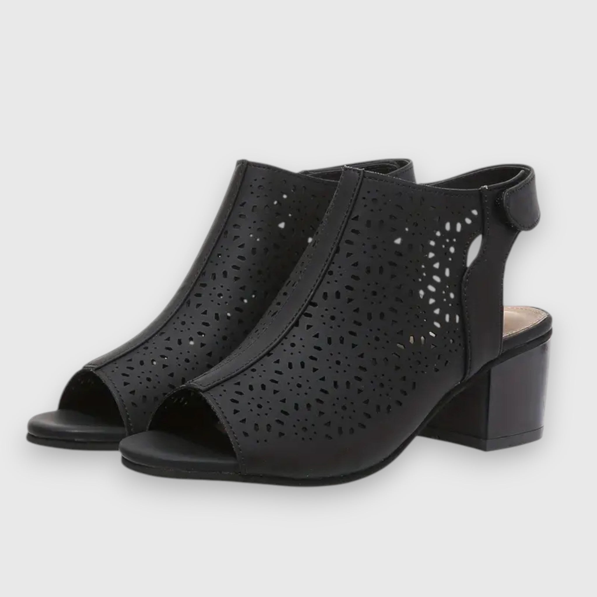 Schwarze Sandalen mit Lochmuster, offenen Zehen und Blockabsatz