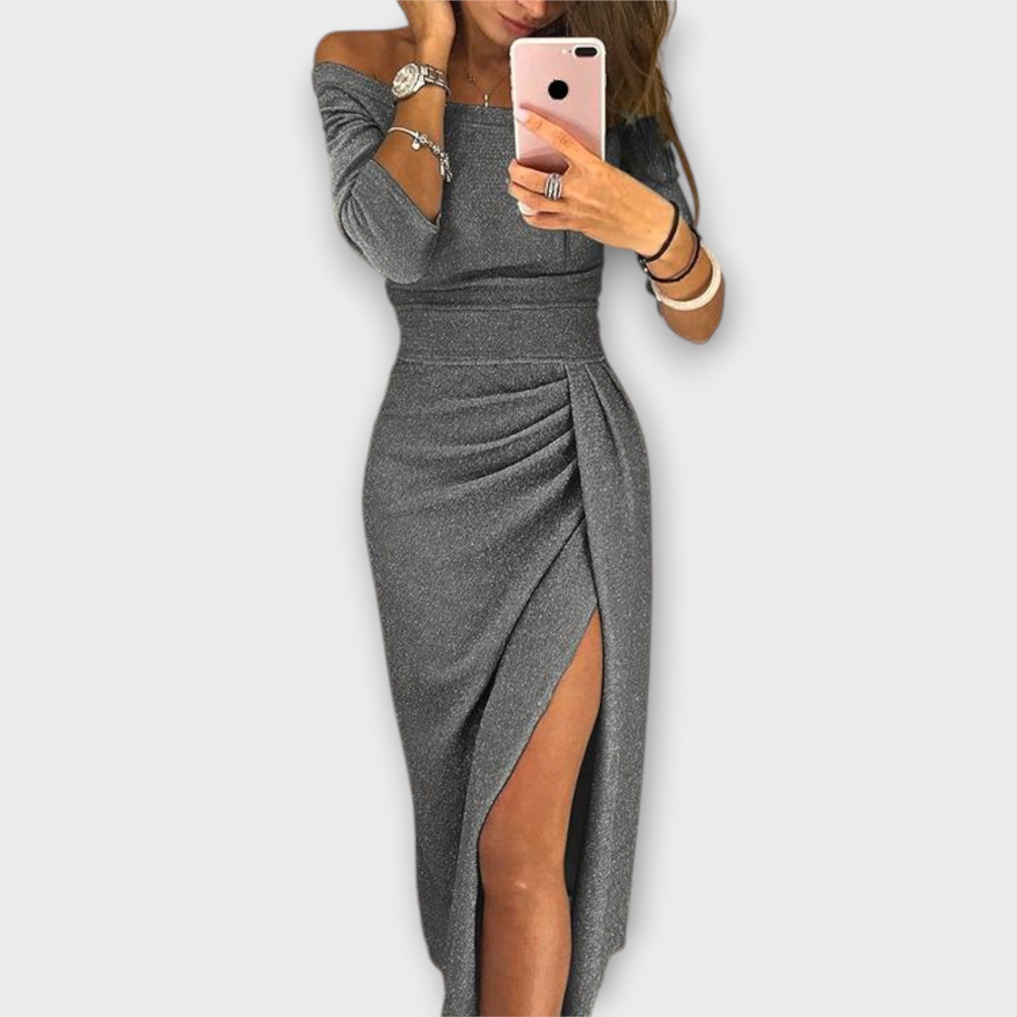 Langärmliges Off-Shoulder Kleid in Grau, glitzernd, gerafft und mit Beinschlitz