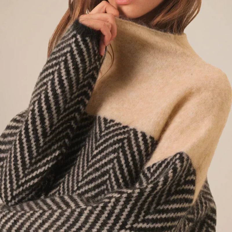 SERENA I-Pullover, Rollkragen und Ärmel in Beige/Schwarz mit Zickzackmuster