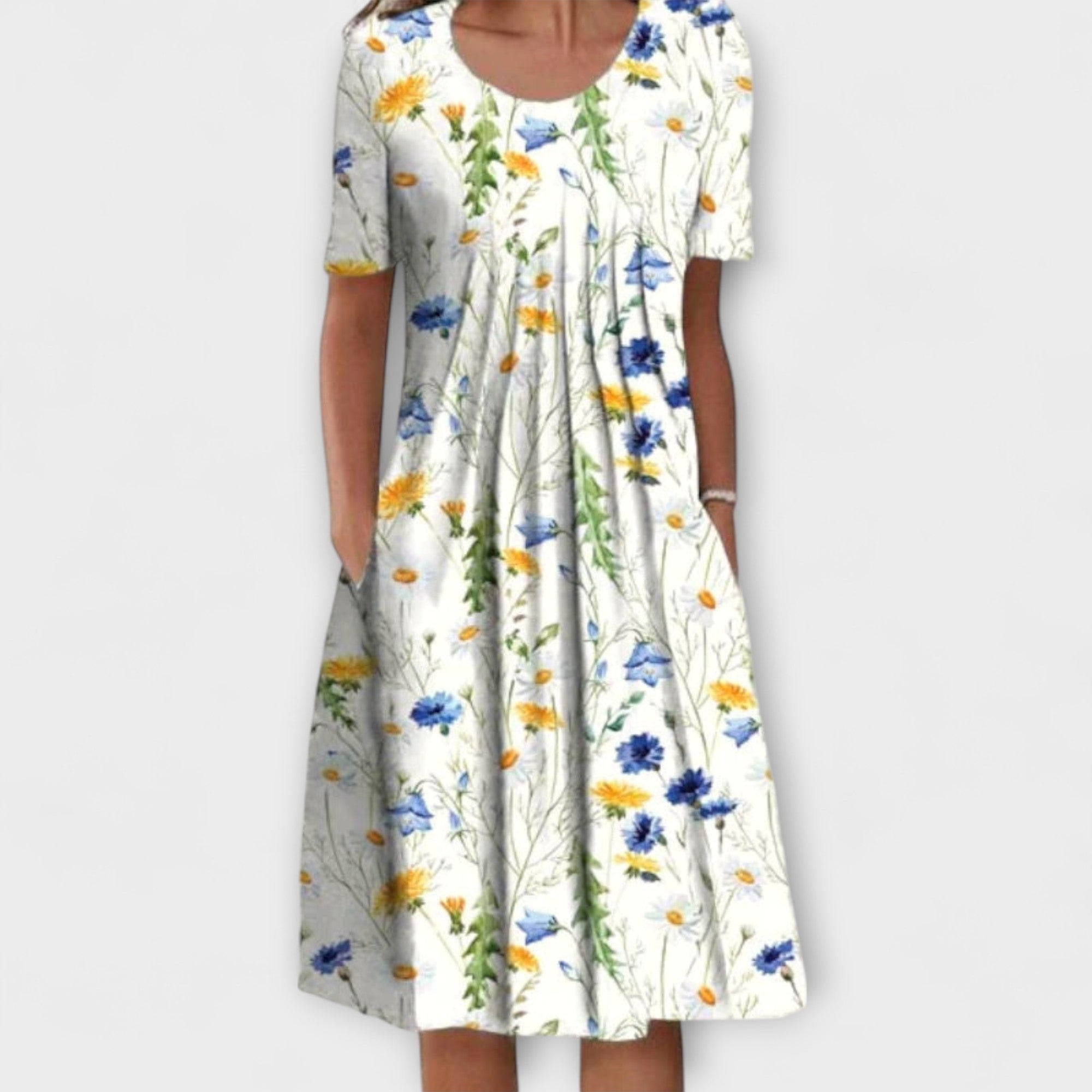 Schichtkleid mit gelb-blauen Blumen, kurze Ärmel, ausgestellter Rock