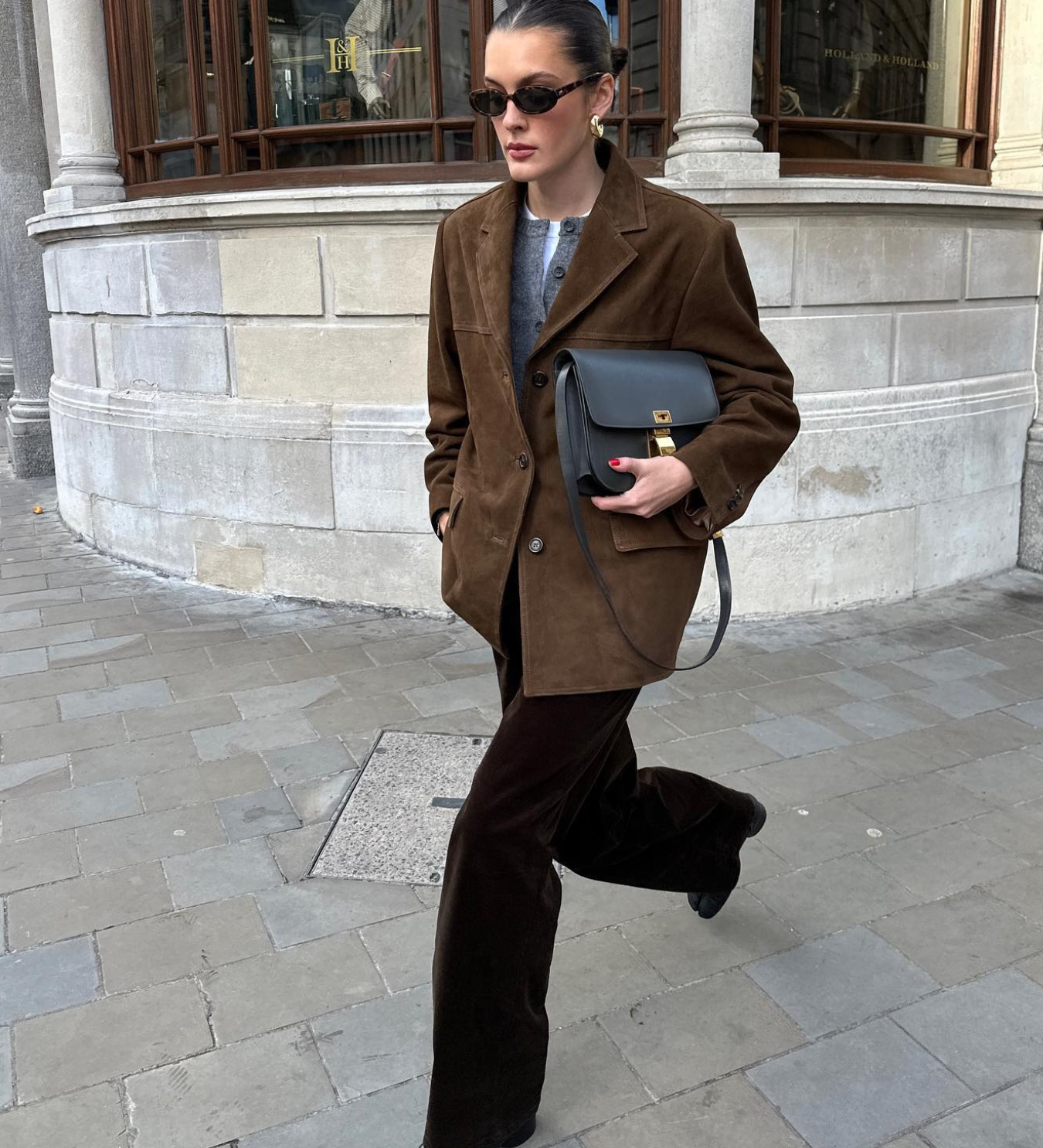 Wildleder-Blazer in Braun mit Revers, Knopfleiste und seitlichen Pattentaschen
