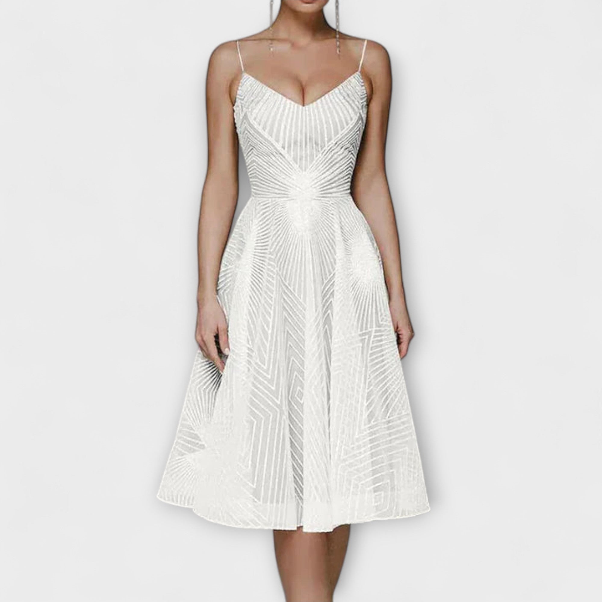 Weißes Midikleid mit Trägern, V-Ausschnitt und Stickereimuster in Fächerform