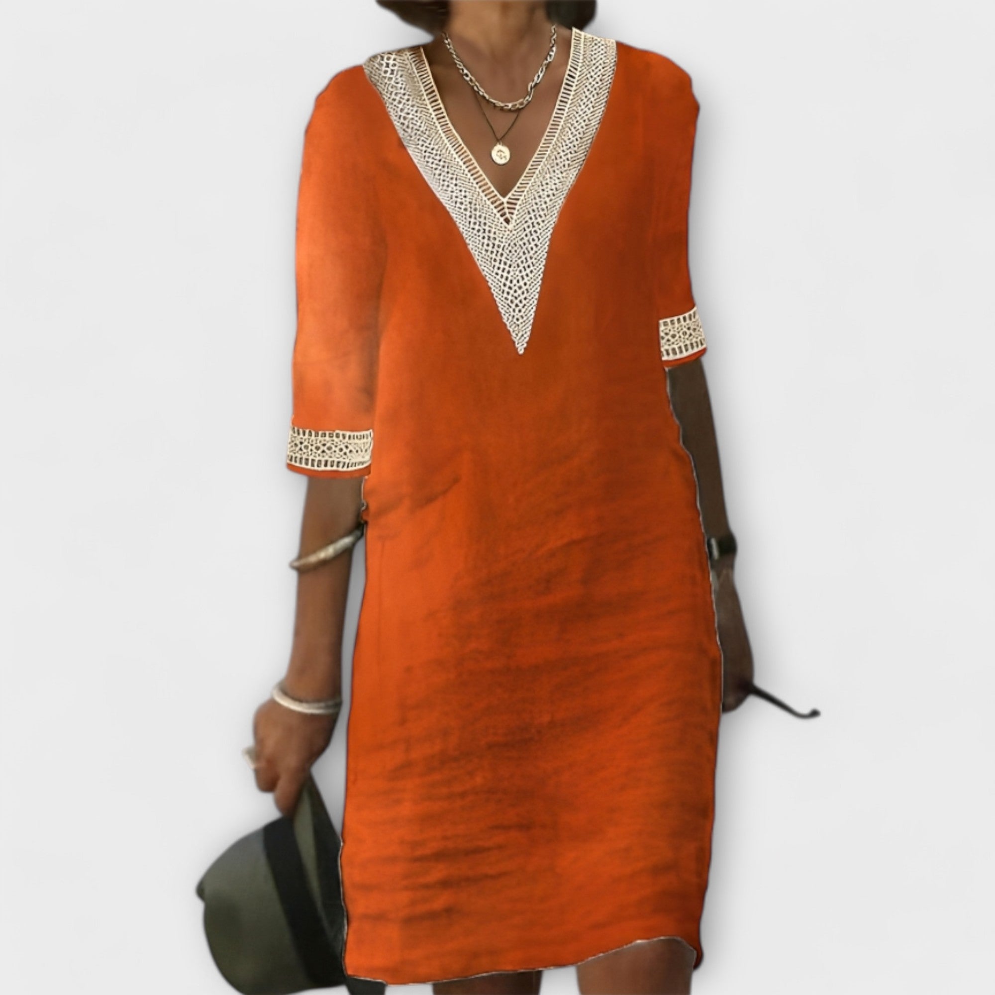 Kleid aus Baumwolle und Leinen in Orange mit V-Ausschnitt und Häkelborten an Ärmeln