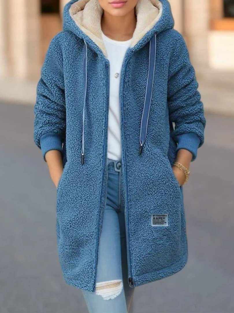 Warme Teddyweste mit Kapuze, blau, Reißverschluss und seitliche Taschen.