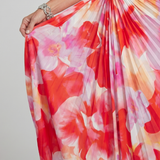 Plissiertes Midi-Kleid mit floralen Rot-Pink-Creme-Tönen und geraffter Drapierung