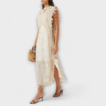 Cremefarbenes Maxikleid mit Frontbesatz, durchbrochenem Ziermuster und dekorativem Saum