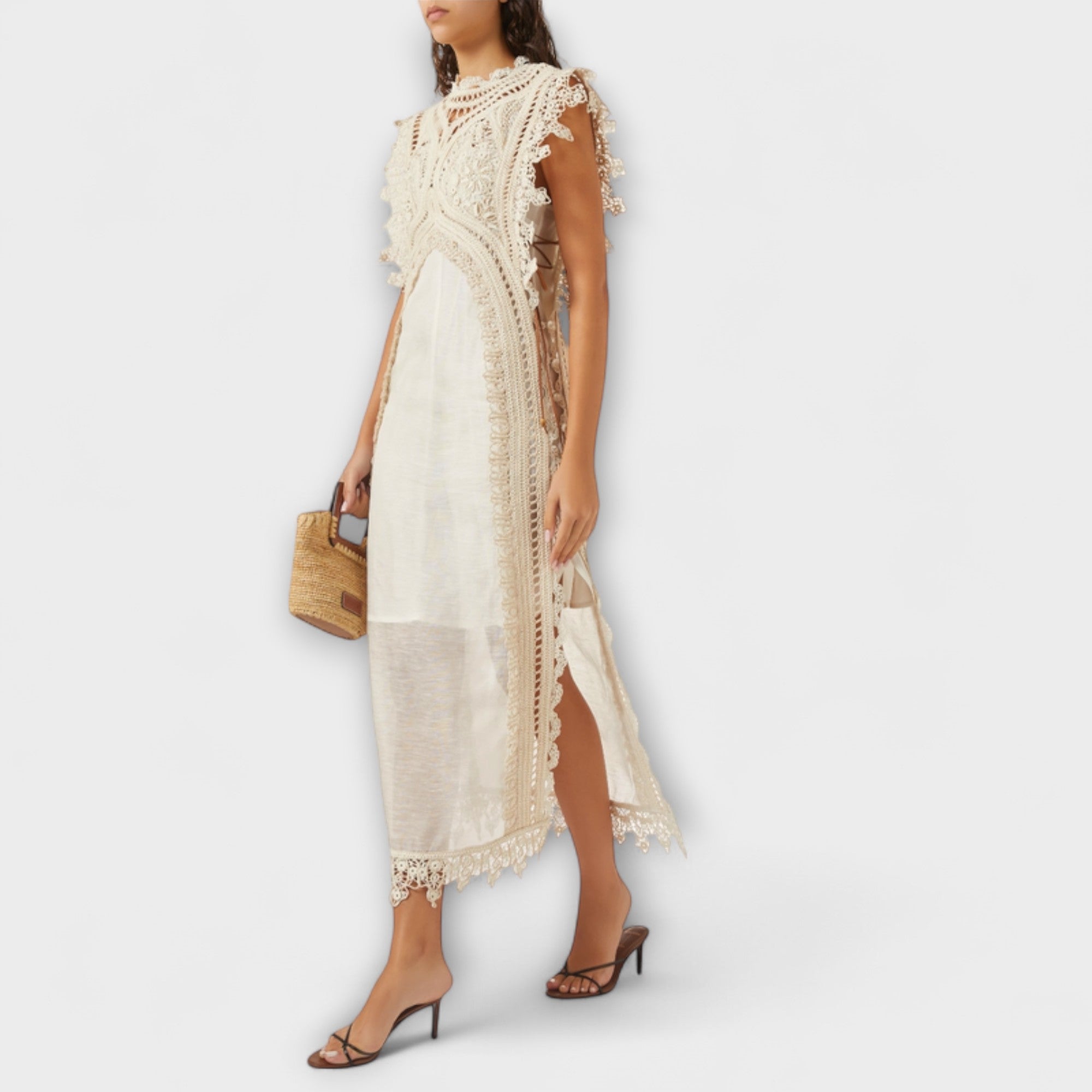 Cremefarbenes Maxikleid mit Frontbesatz, durchbrochenem Ziermuster und dekorativem Saum