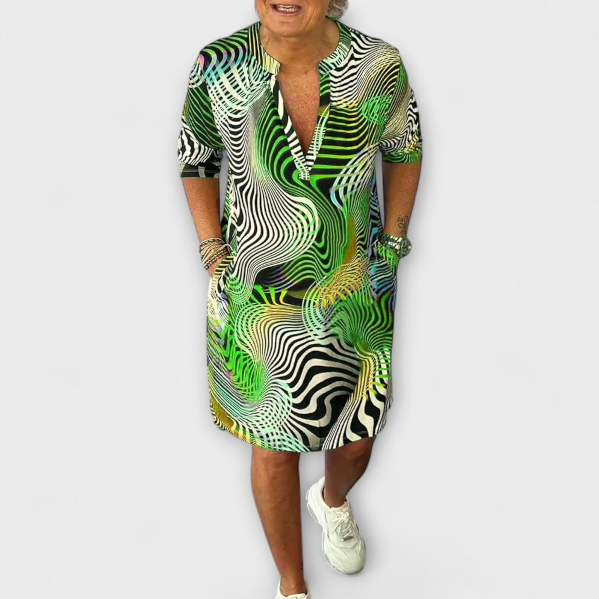 Liora-Kleid mit V-Ausschnitt, kurze Ärmel, grünes und schwarzes Wellenmuster