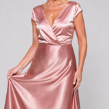 Roségoldfarbenes Maxikleid mit Wickeloberteil, tiefem V-Ausschnitt und kurzen Ärmeln