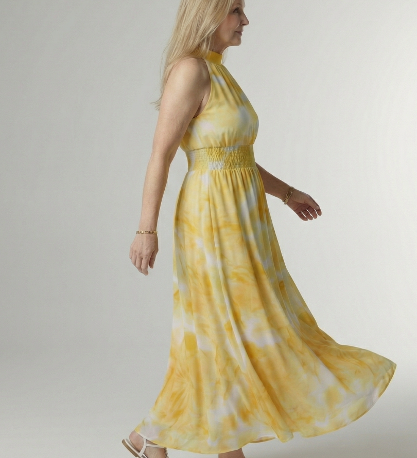 Gelbes Halter-Midi-Kleid mit gerafftem Taillenbund und fließendem A-Linien-Rock