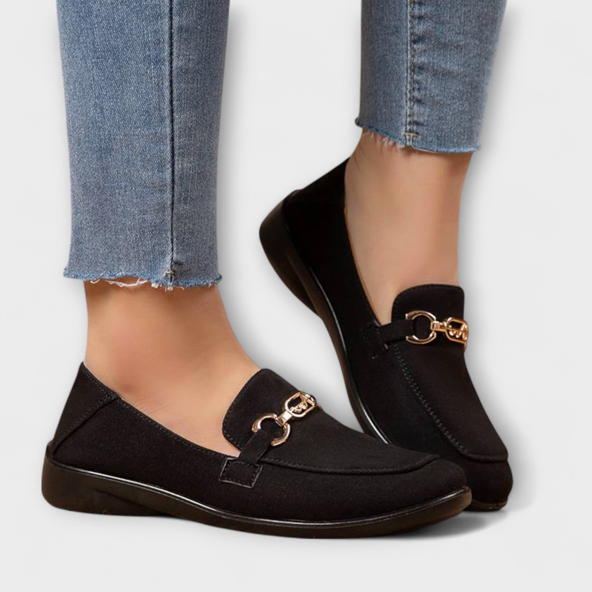 Schwarze Loafer mit Metallösen-Schnalle und flacher Sohle
