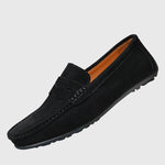 Schwarze Veloursleder-Slipper im Mokassin-Stil mit Lasche und Ziernähten