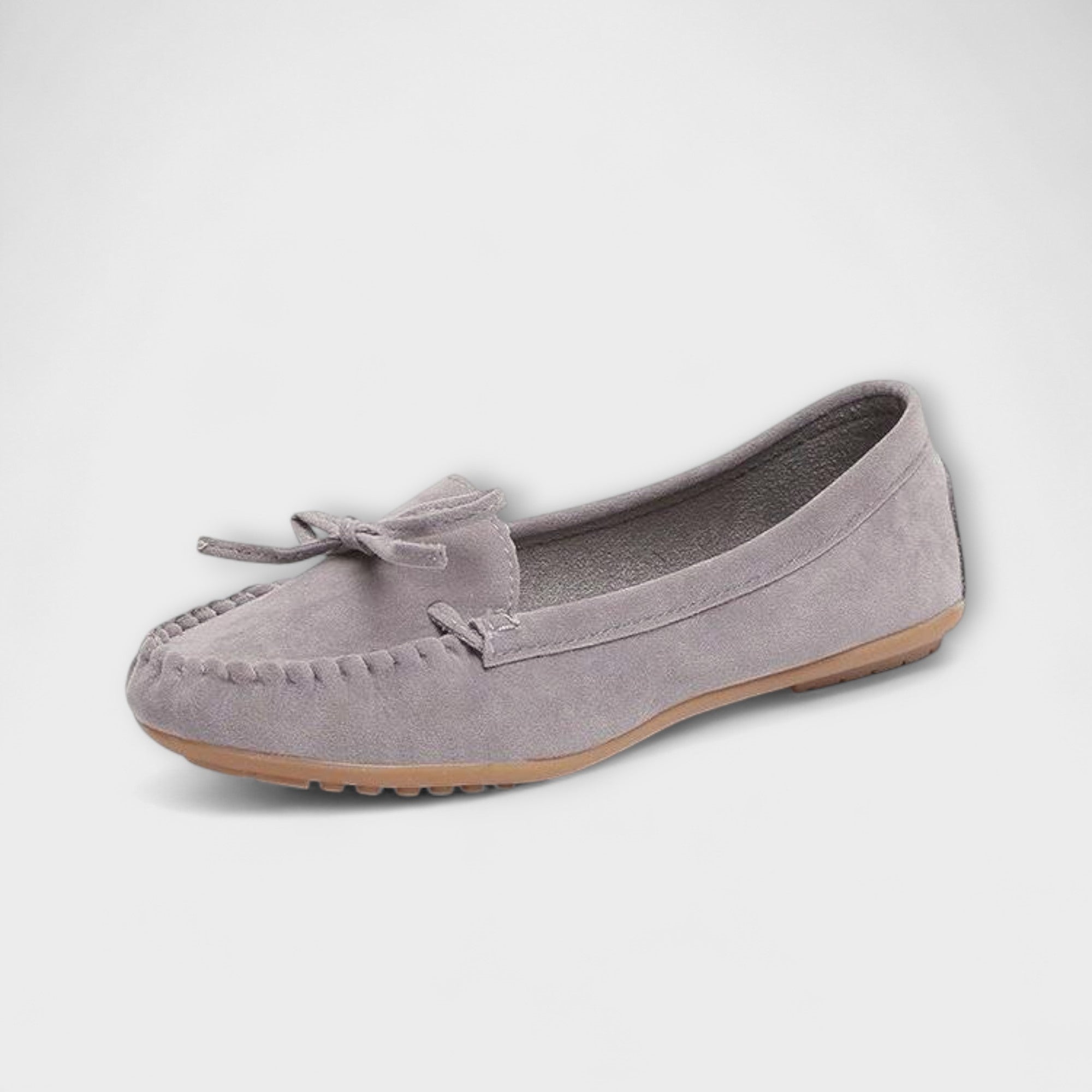 Mokassins aus Veloursleder in Helllila mit Schleife und brauner Sohle