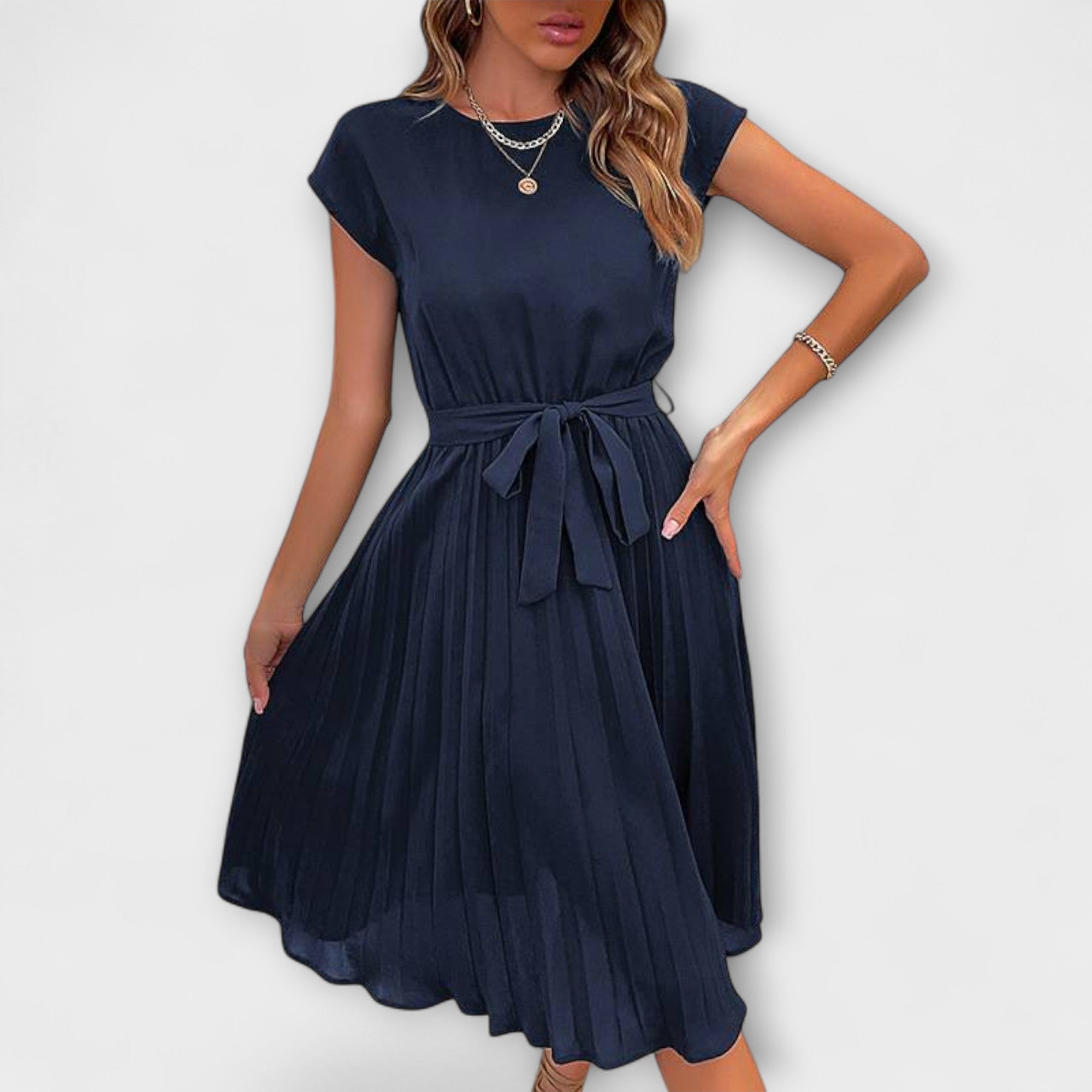 Midikleid mit kurzen Ärmeln, O-Ausschnitt und plissiertem Rock, taillengürtel gebunden, marineblau.