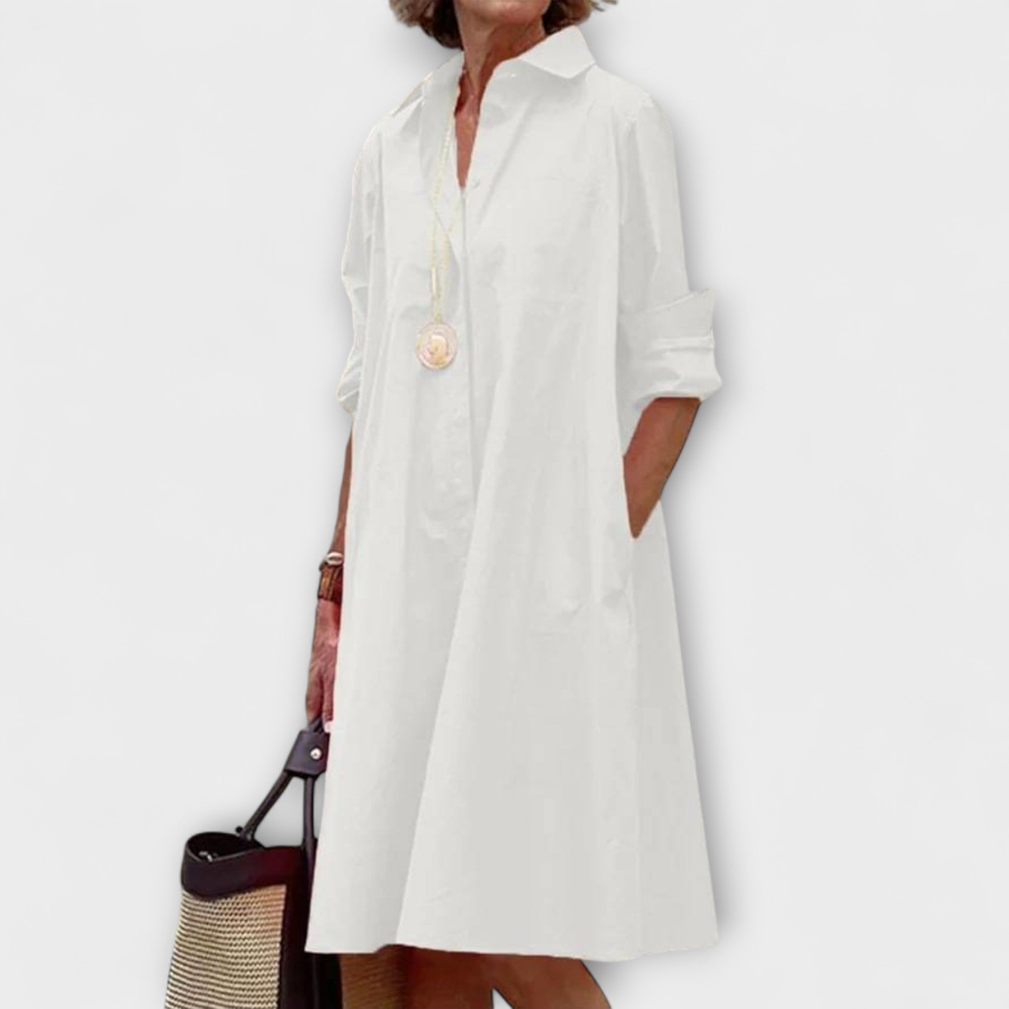Weißes Hemdkleid mit Kragen und Dreiviertel-Ärmeln, Knopfleiste