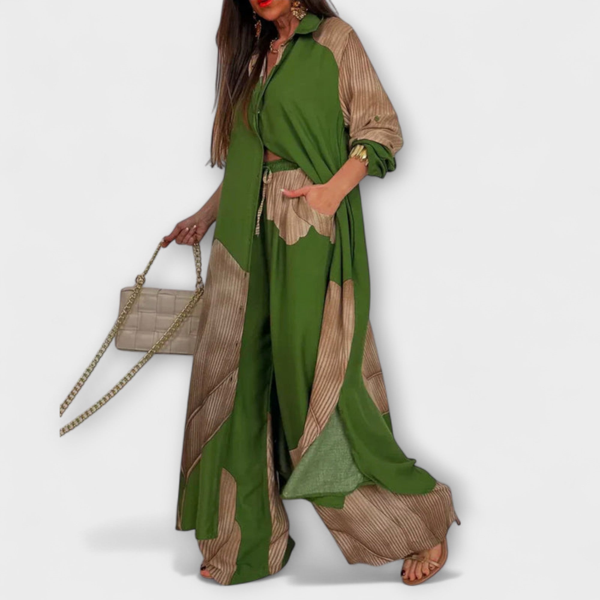 Zweiteiliges Set aus grünem Maxikleid und Kimono mit beigen Streifen