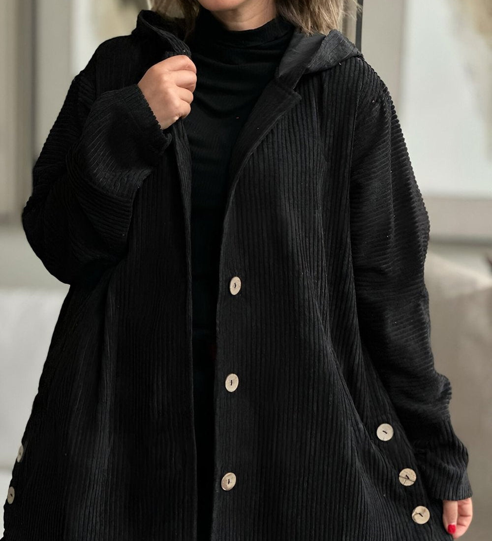 Cordjacke mit Kapuze in Schwarz, vordere Knopfleiste und große Taschen