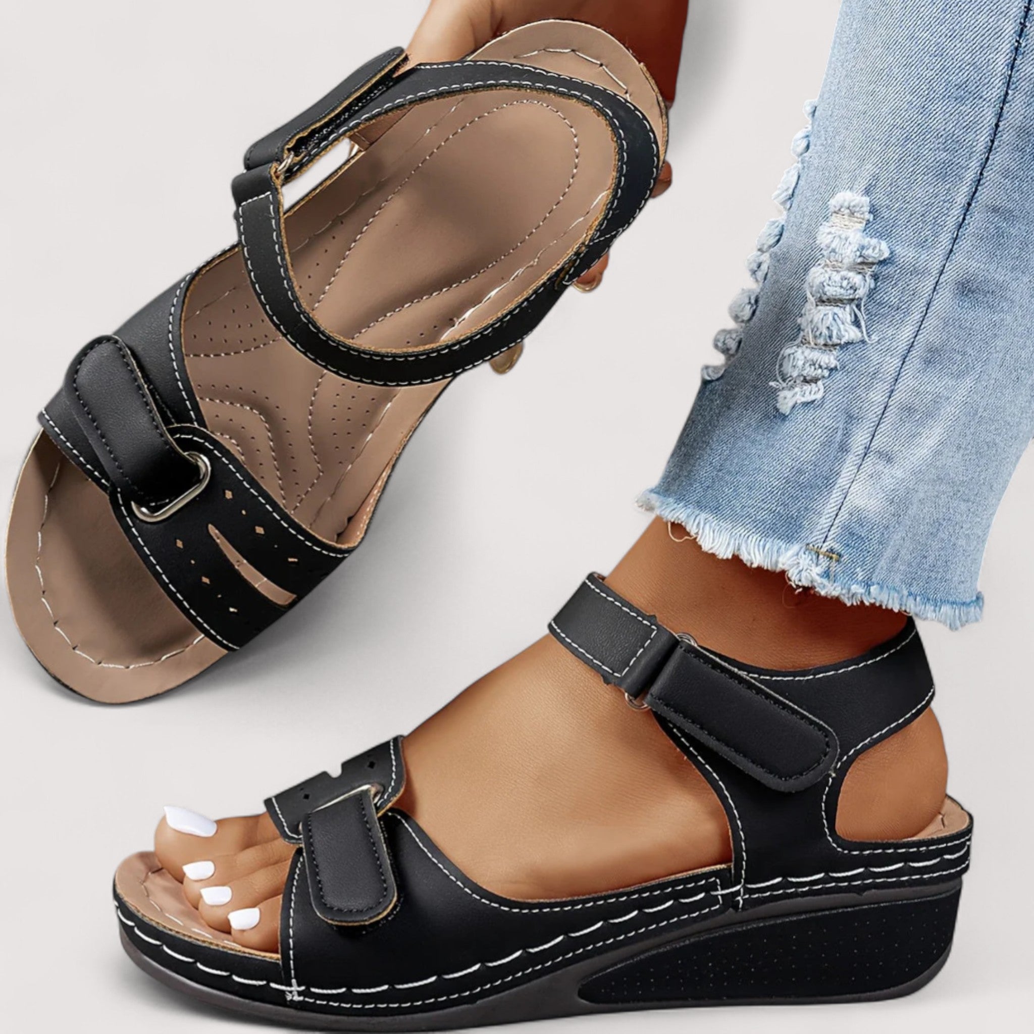 Schwarze Sandalen mit Riemen am Spann und Klett, gefüttertes Fußbett, Profilsohle
