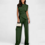 Grünes asymmetrisches 2-Teile-Set mit drapiertem Schulterbereich und weiter Hose