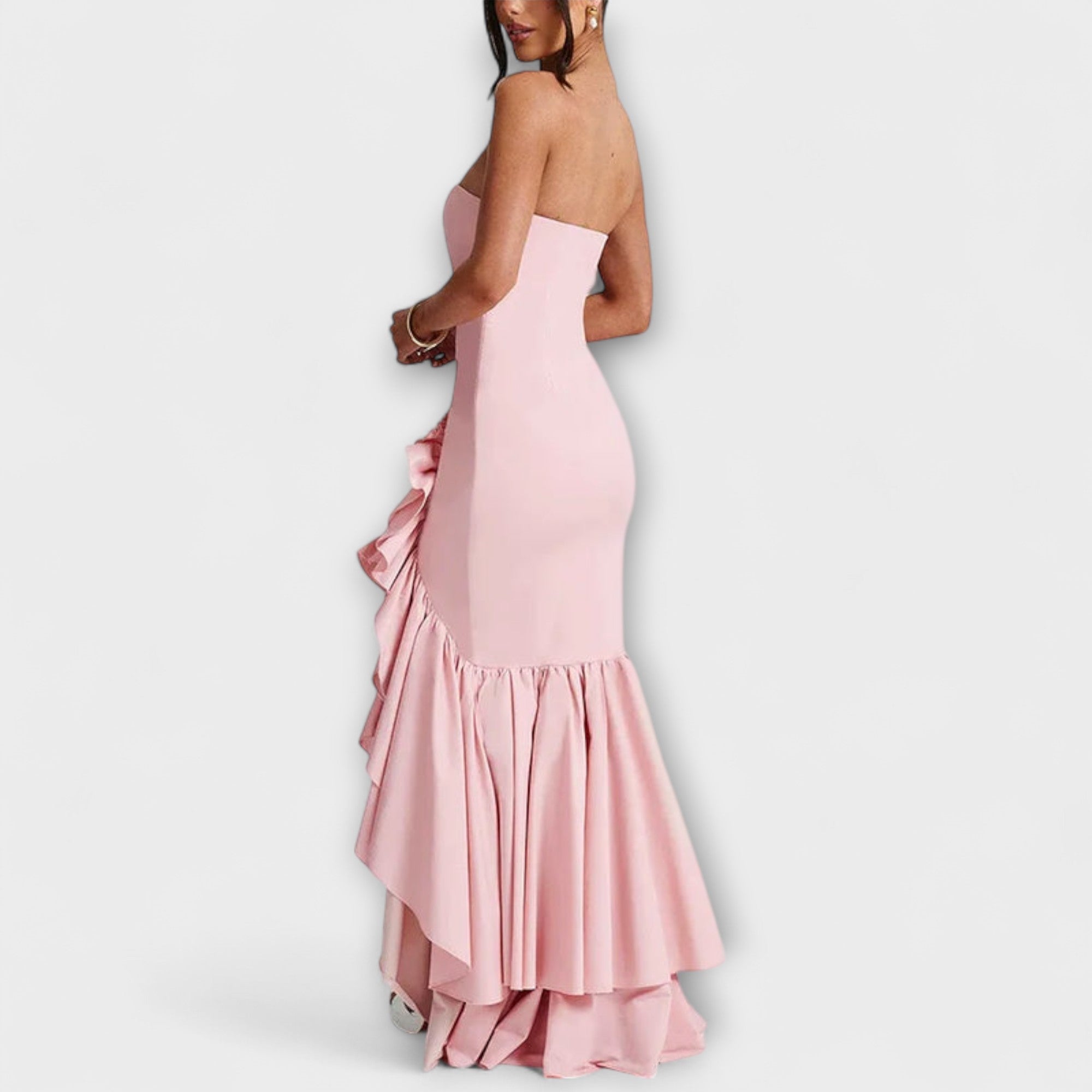 Schulterfreies Maxikleid in Rosa, figurbetont, mit asymmetrischem Rüschen-Saum
