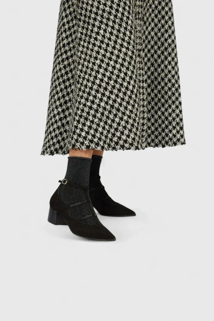 Schwarzer Stiefeletten-Absatzschuh mit Knöchelriemen und Schnalle, Blockabsatz
