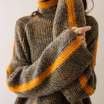 Rollkragenpullover aus Strick mit Rollkragen, meliert dunkelbraun und orangefarbenen Abschlüssen