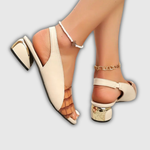 Bicolor-Slingback-Sandale: beigefarbene Zehenöffnung, dunkle Absatzspitze, Blockabsatz