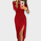Langärmliges Off-Shoulder Kleid in Rot, glitzernd, gerafft und mit Beinschlitz