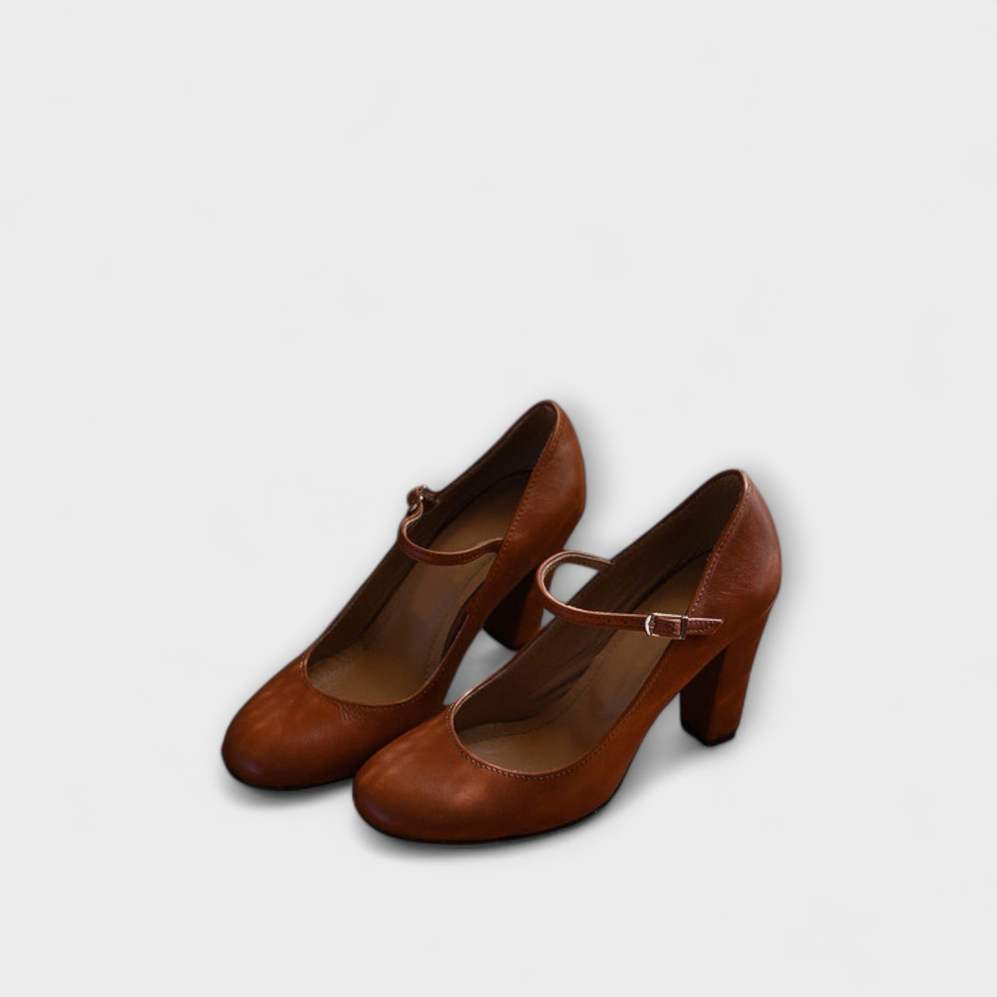 Kastanienbraune Mary-Jane-Schuhe mit Riemen und Schnalle, mittelhoher Blockabsatz