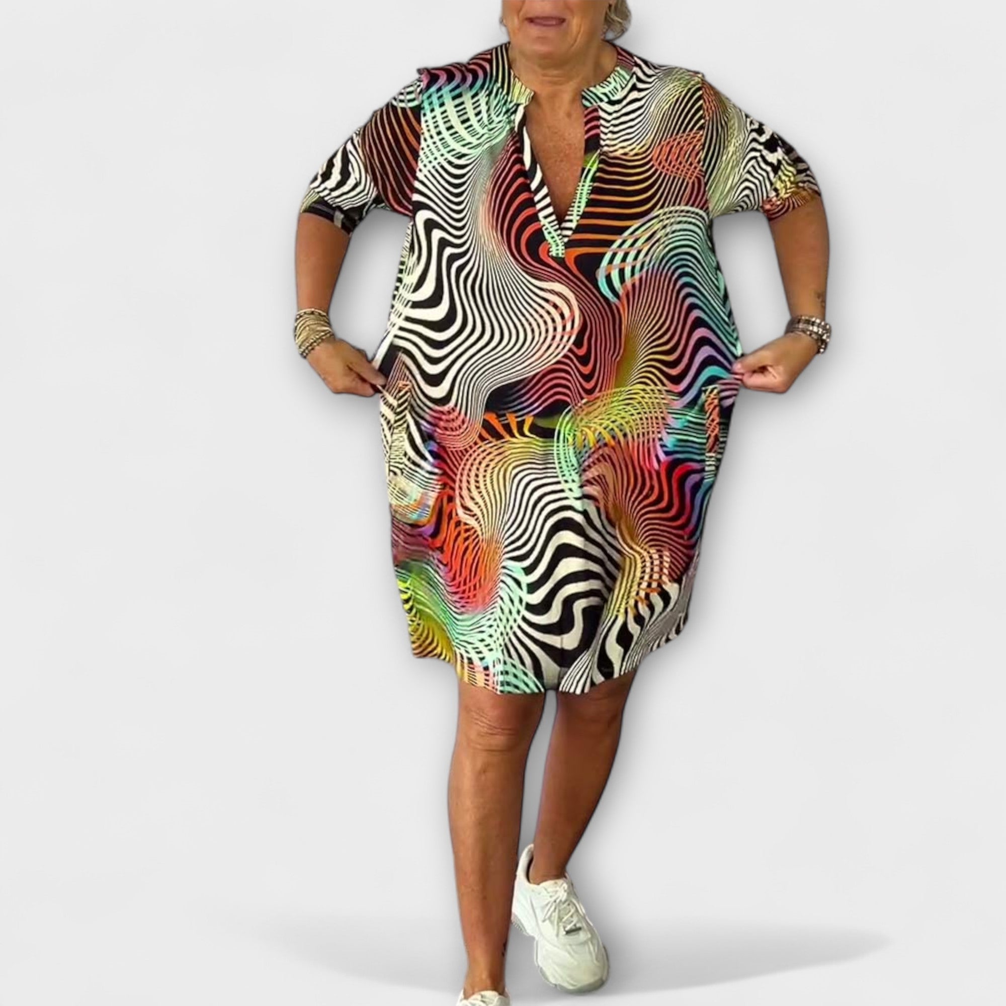 Liora-Kleid mit V-Ausschnitt und kurzen Ärmeln, buntes Wellenmuster, Multicolor