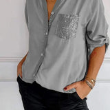 Hellgraues Damen-V-Ausschnitt-Shirt mit Knopfleiste und Pailletten-Brusttasche