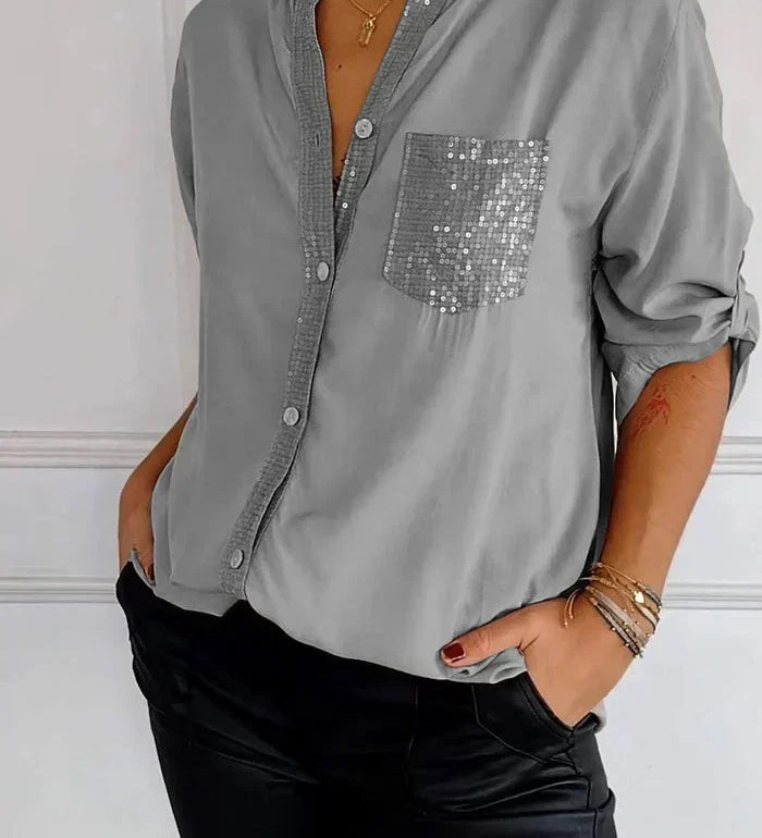 Hellgraues Damen-V-Ausschnitt-Shirt mit Knopfleiste und Pailletten-Brusttasche