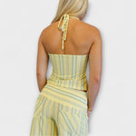 Klassisches gestreiftes Hosenensemble: Rückansicht Cropped-Top mit Bindeband und gestreifter Hose