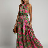 Halter-Midi-Kleid mit pinken Blumenprints auf grünem Stoff, bodenlang wirkender Rock