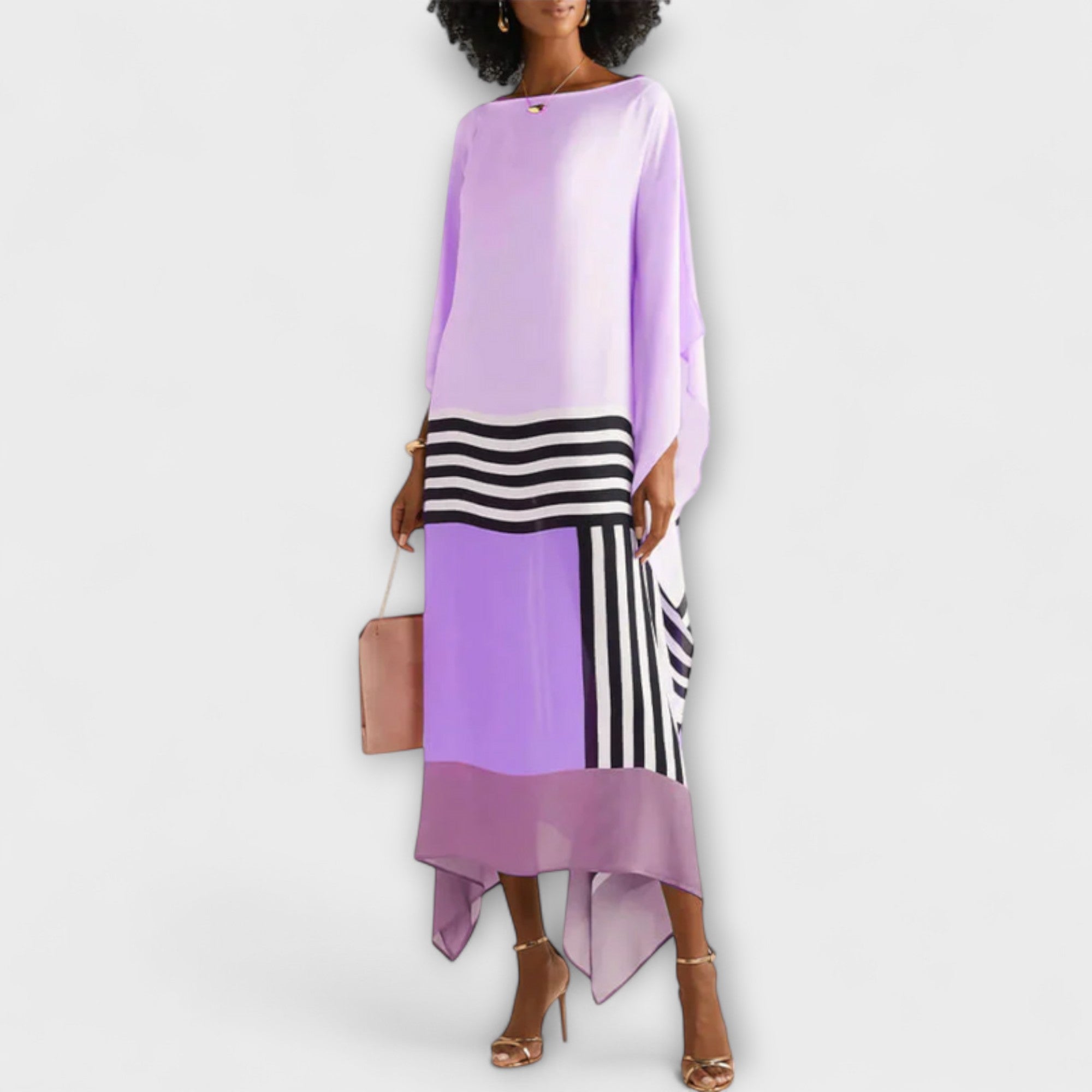 Locker geschnittener Kaftan in Lila mit schwarzem-weißem Streifenblock und schimmerndem Saum