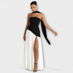 Zweifarbiges Maxikleid: schwarzer Bandeau-Oberteil, weißer Rock mit Beinschlitz