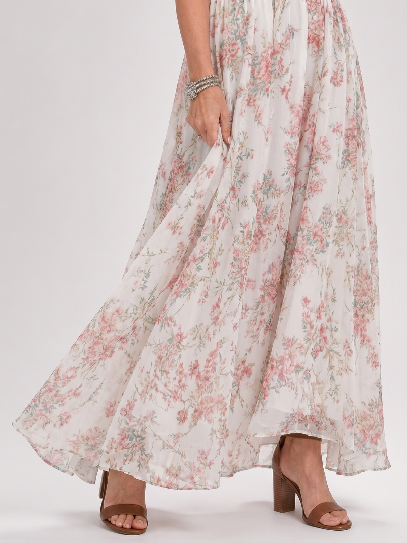 Fließendes Midikleid mit Blumenmuster; weiter Rock mit Falten, hell mit rosafarbenen Blüten