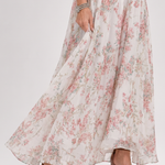 Fließendes Midikleid mit Blumenmuster; weiter Rock mit Falten, hell mit rosafarbenen Blüten