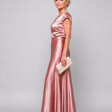 Roségoldfarbenes Maxikleid, Wickeloptik vorn, kurze Ärmel; seitliche Ansicht