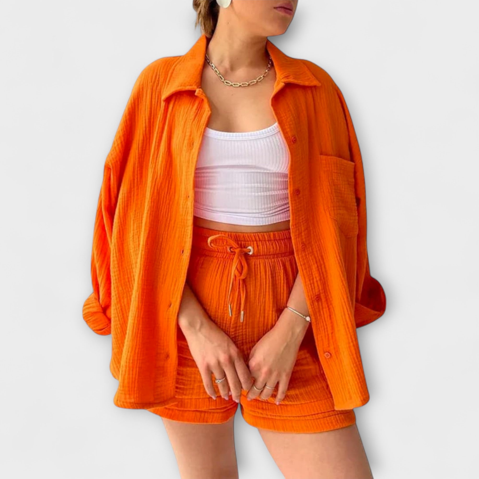 Zweiteiliges Set in Orange: Overshirt mit Shorts, Kordelzugbund und seitliche Taschen